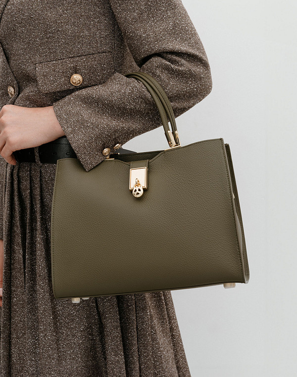 Женская сумка-тоут цвета хаки 12490₽