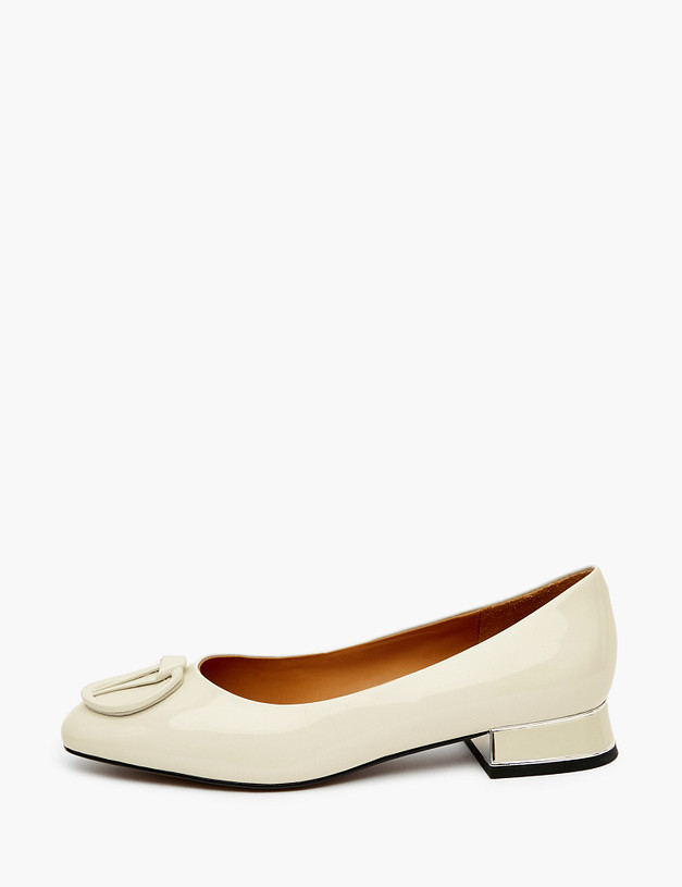 Молочные лакированные женские туфли MASCOTTE 126-210511-0701 | ракурс 1