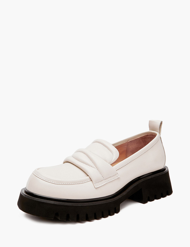 Молочные женские лоферы MASCOTTE 58-411911-0101 | ракурс 4 Молочные женские лоферы MASCOTTE 58-411911-0101 | ракурс 4