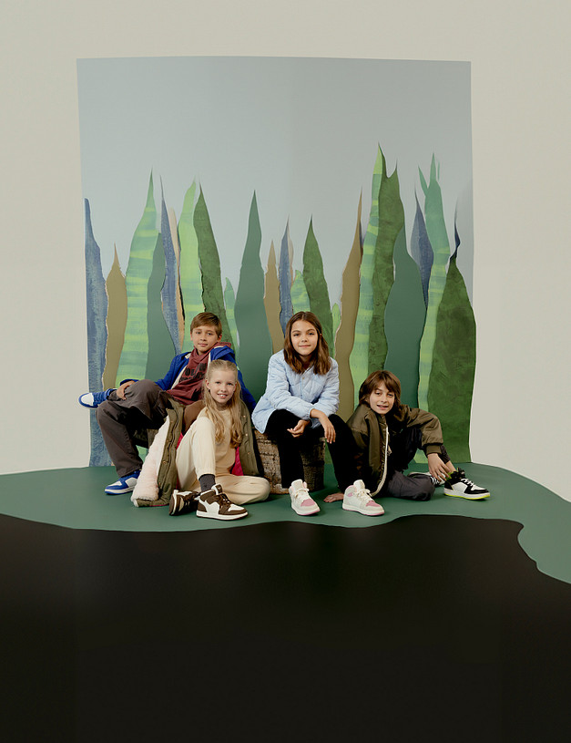 Черные высокие детские кроссовки с липучкой MASCOTTE 18-411622-0602 | ракурс 2 Черные высокие детские кроссовки с липучкой MASCOTTE 18-411622-0602 | ракурс 2