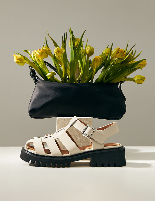 Молочные женские сандалии MASCOTTE 58-411811-0101 | ракурс 1