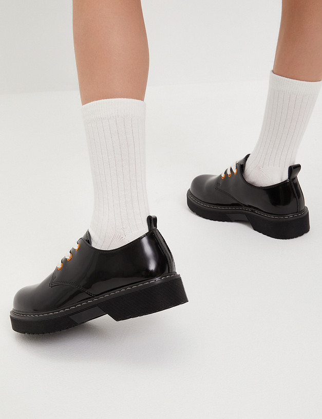 Черные лакированные дерби для девочек MASCOTTE 250-411261-0702 | ракурс 9 Черные лакированные дерби для девочек MASCOTTE 250-411261-0702 | ракурс 9